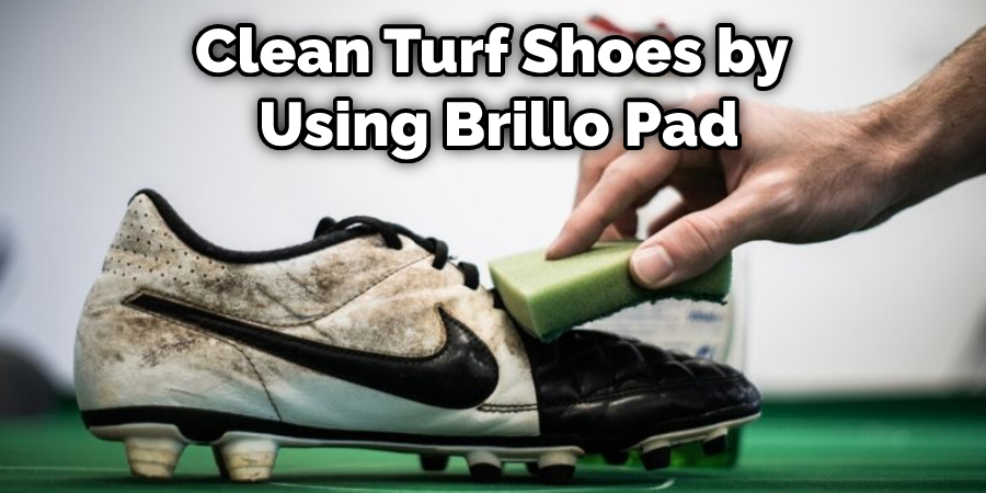Clean Turf Shoes by Using Brillo Pad