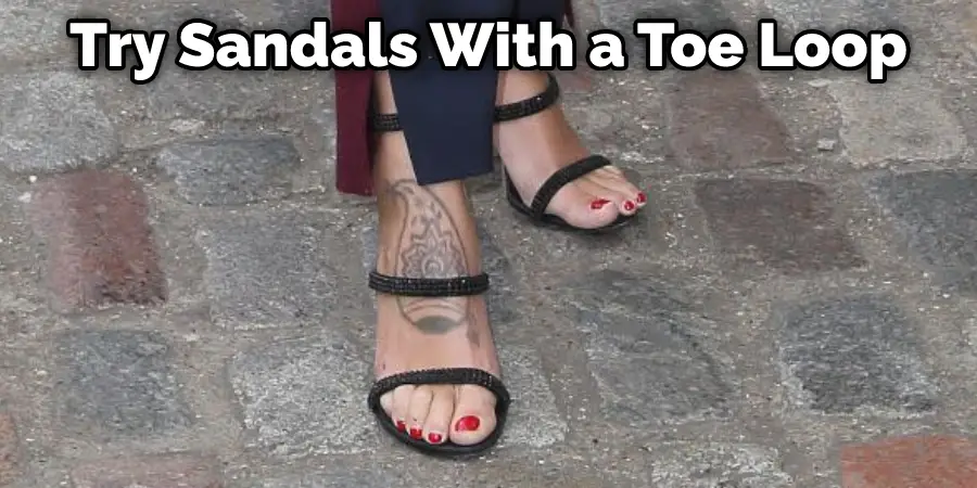 Try Sandals With a Toe Loop