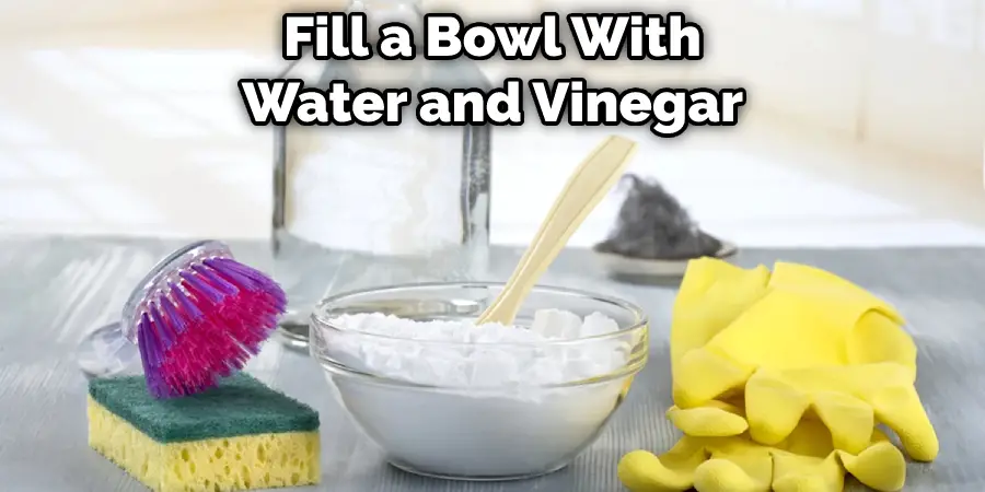 Fill a Bowl With Equal Parts Water and Vinegar