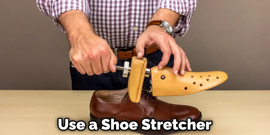 Using a Shoe Stretcher