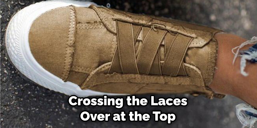 Crossing the Laces Over at the Top
