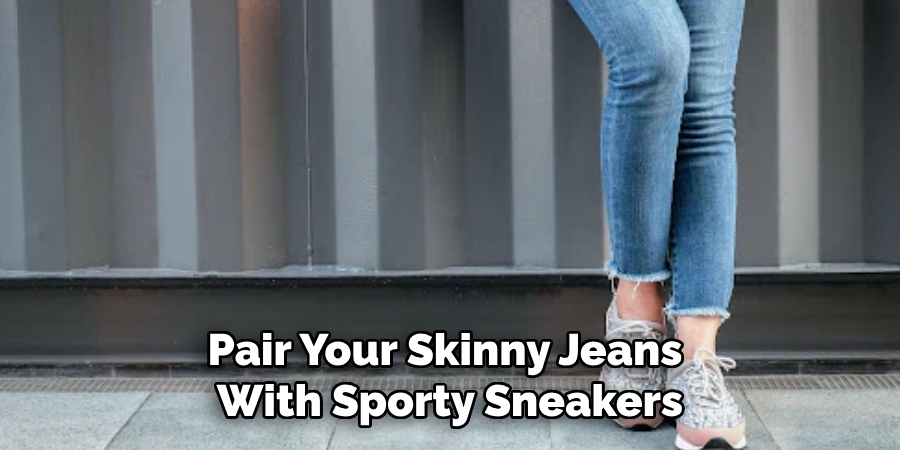 Pair Your Skinny Jeans With Sporty Sneakers