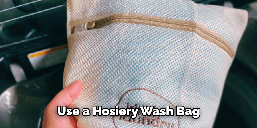  Use a Hosiery Wash Bag