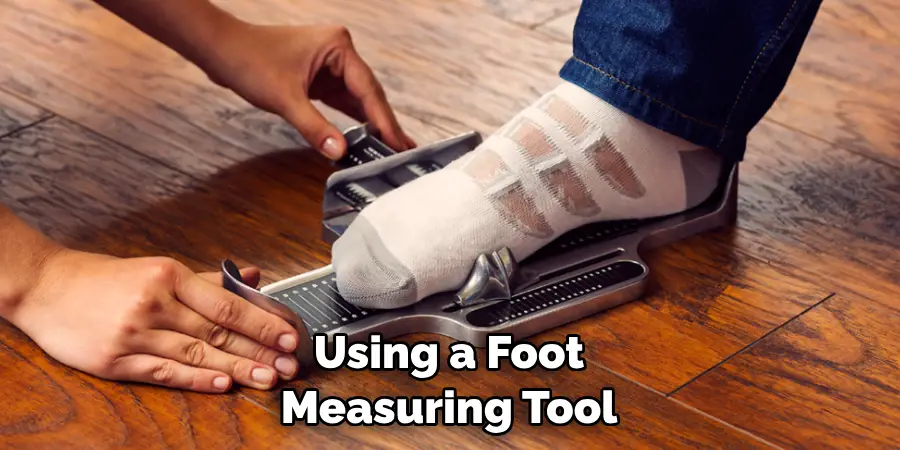 Using a Foot Measuring Tool