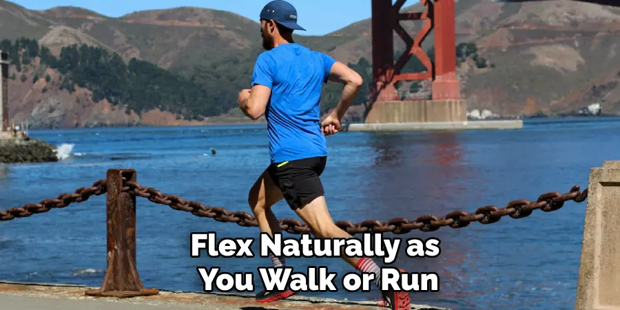 Flex Naturally as 
You Walk or Runb