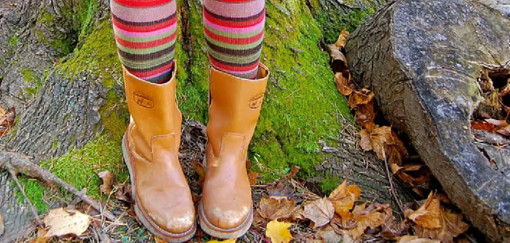 How to Wear Booties With Socks