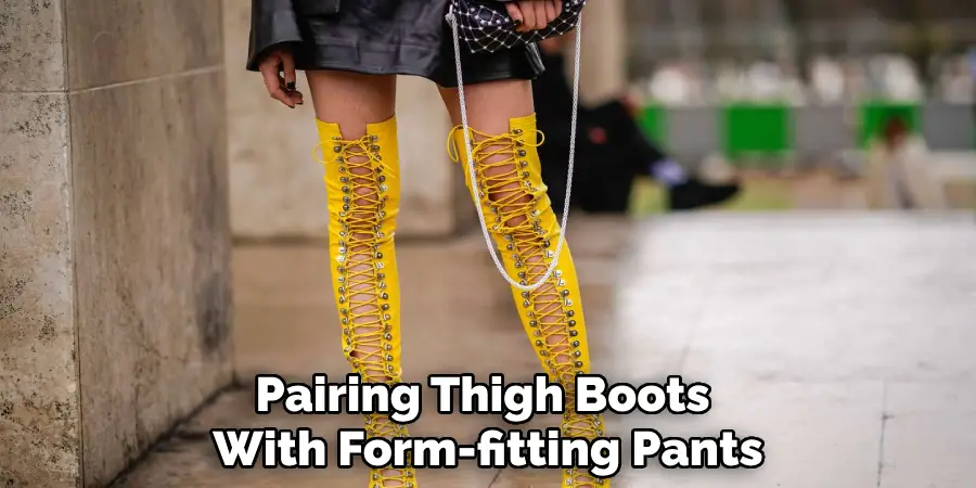Pairing Thigh Boots
With Form-fitting Pants