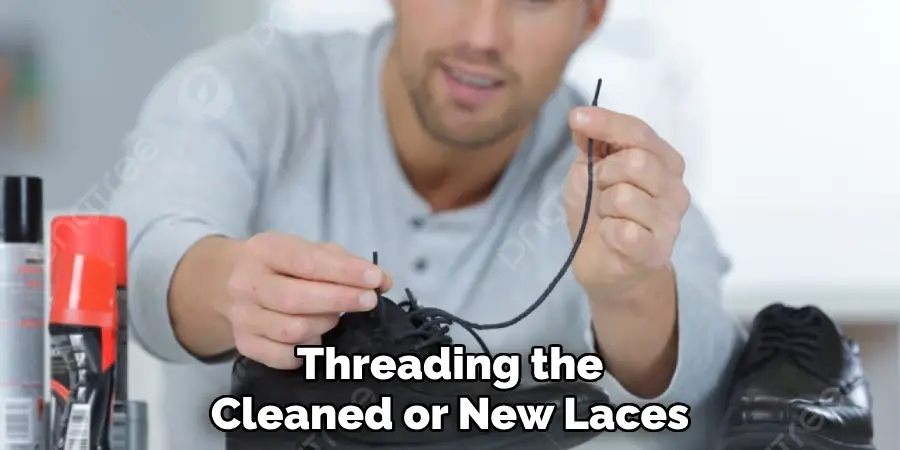 Threading the
Cleaned or New Laces