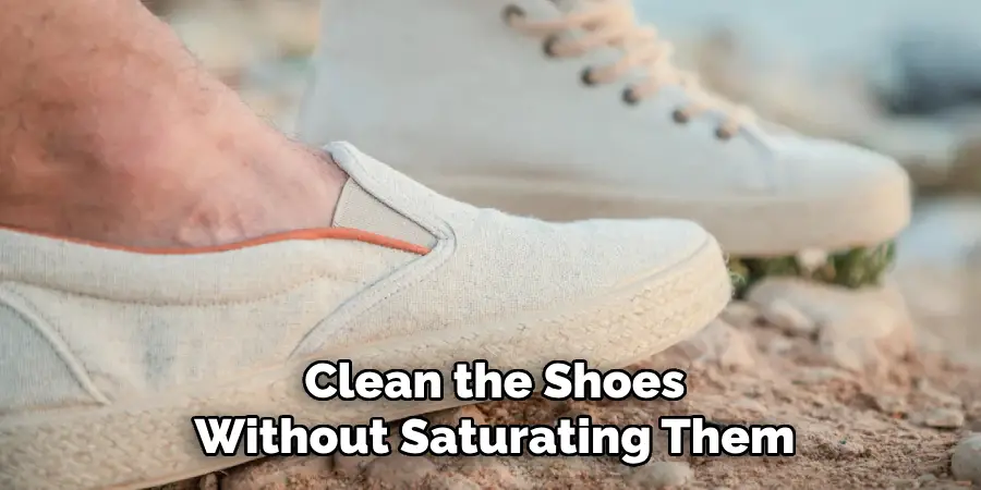 Clean the Shoes Without Saturating Them