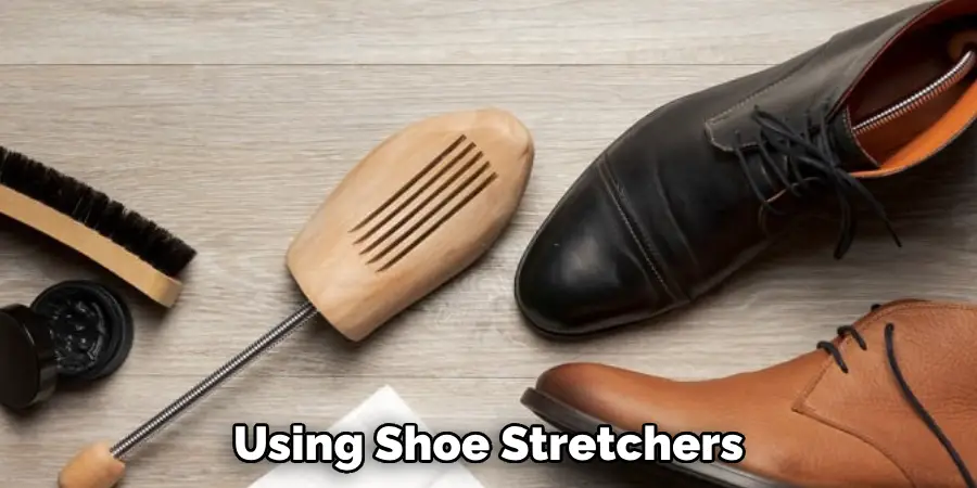 Using Shoe Stretchers