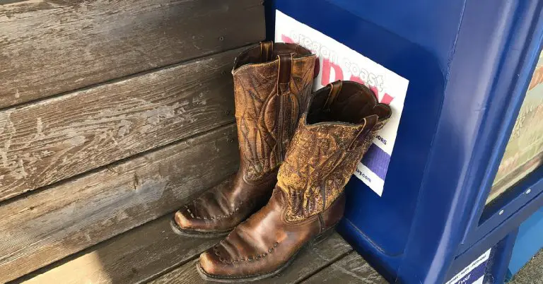 How to Take Off Cowboy Boots | Easy 15 Steps (2025)